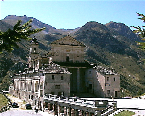 Santuario di Castelmagno in estate (Foto Ezio Donadio)