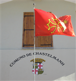 Castelmagno-Municipio e la bandiera occitana (Foto Ezio Donadio)